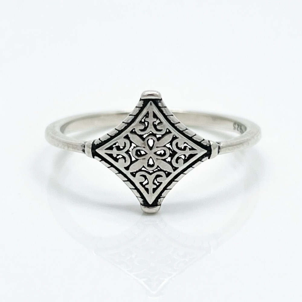 SOLID 925 STERLING SILVER BALI STYLE RING SIZE 8.5 DAINTY MINIMAL